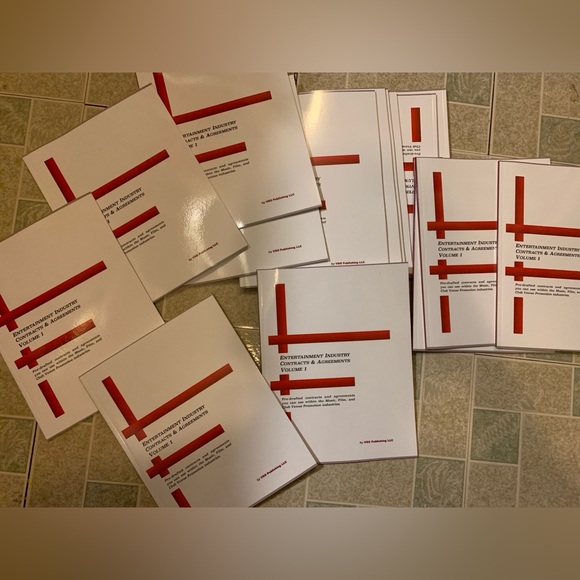 Brand new books “Entertainment Industry Contracts & Agreements” signed by author - Picture 1 of 8